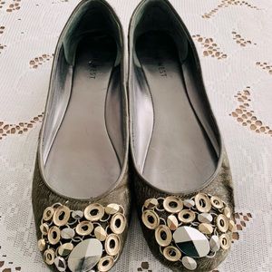 Stunning Nine West flats silver, pewter and gold